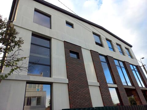 комерційна за адресою Чорновола вул., 80