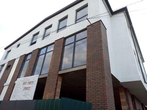 комерційна за адресою Чорновола вул., 80