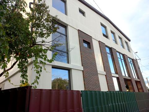 комерційна за адресою Чорновола вул., 80