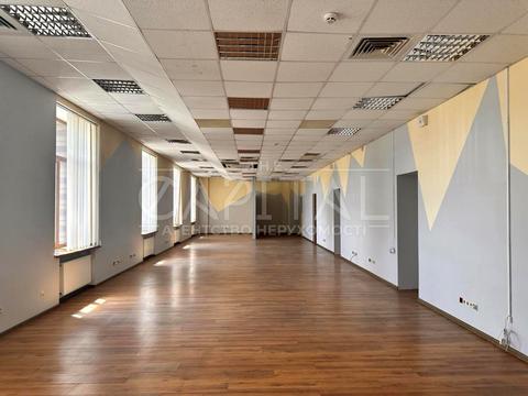 комерційна за адресою Празька вул., 5