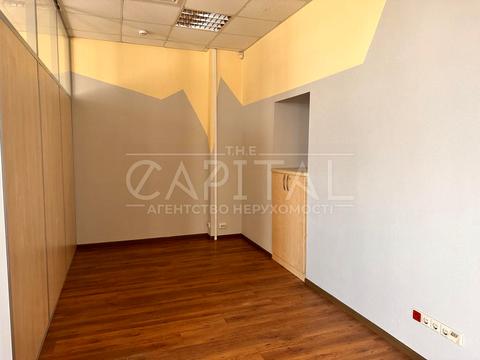 комерційна за адресою Празька вул., 5