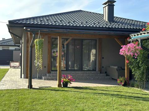 будинок за адресою Петра Угляренка