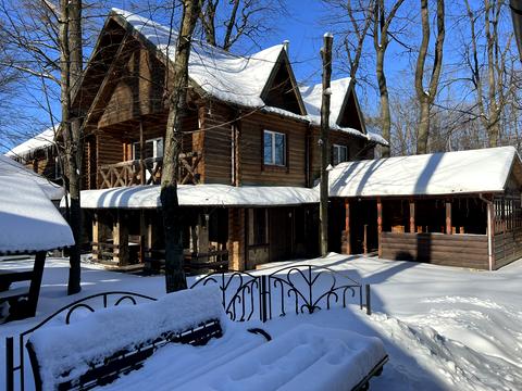 коммерческая по адресу с. Олиевка, 140км траси Київ-Чоп, 1