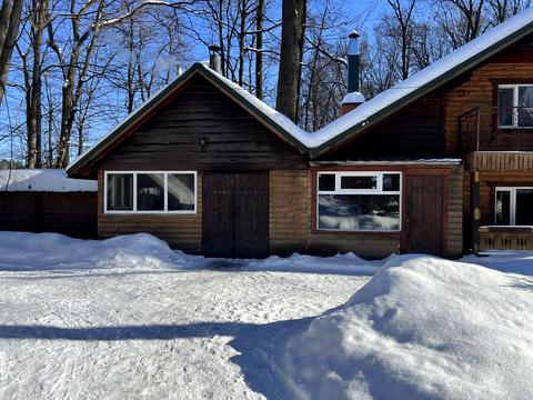 коммерческая по адресу с. Олиевка, 140км траси Київ-Чоп, 1