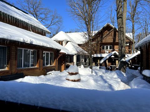 коммерческая по адресу с. Олиевка, 140км траси Київ-Чоп, 1