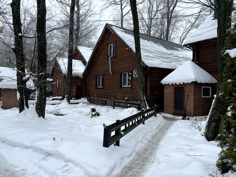 коммерческая по адресу с. Олиевка, 140км траси Київ-Чоп, 1