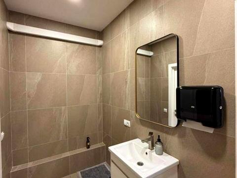 комерційна за адресою Костянтинівська вул., 75