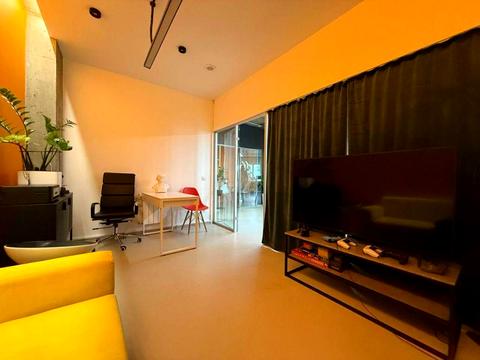 комерційна за адресою Костянтинівська вул., 75