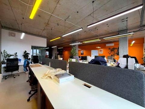 комерційна за адресою Костянтинівська вул., 75