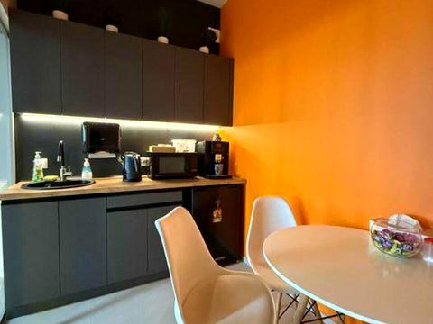 комерційна за адресою Костянтинівська вул., 75