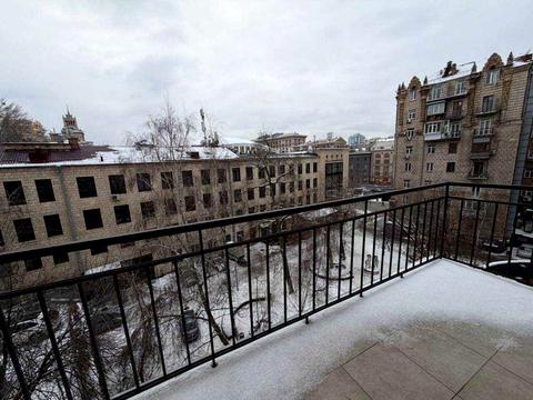 комерційна за адресою Хрещатик вул. (Kreschatic), 15