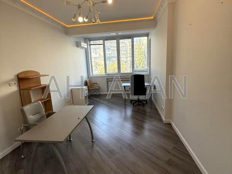 коммерческая по адресу Павла Тычины просп., 18-Б