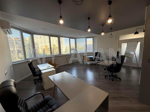 коммерческая по адресу Павла Тычины просп., 18-Б