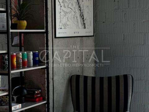 комерційна за адресою Паркова вул., 40