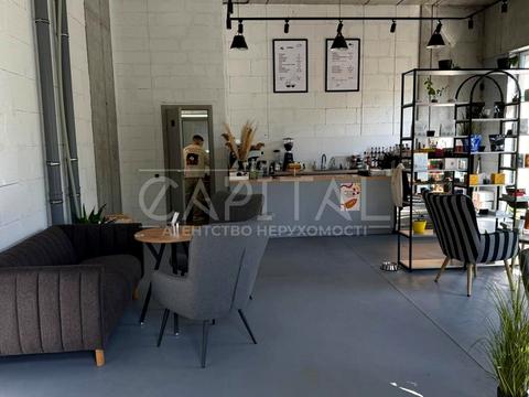 комерційна за адресою Паркова вул., 40