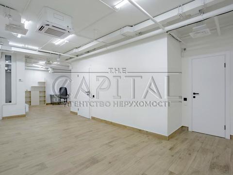 комерційна за адресою Дніпровська набережна вул., 17-К