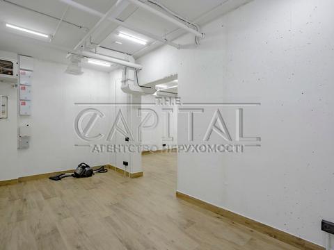 комерційна за адресою Дніпровська набережна вул., 17-К