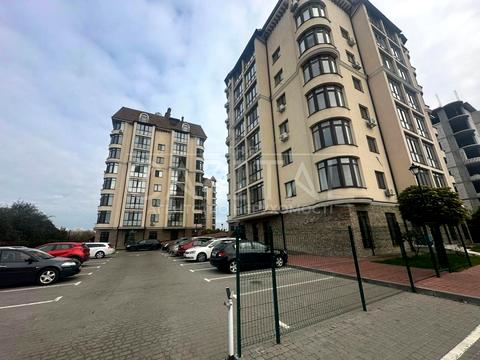 комерційна за адресою Молодіжна