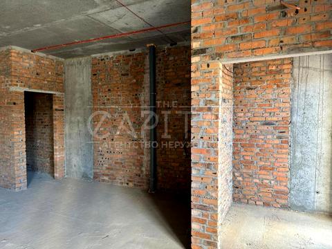 комерційна за адресою Молодіжна