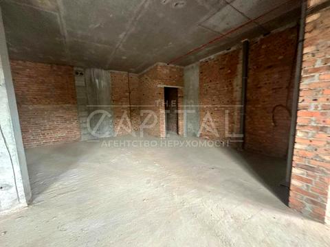 комерційна за адресою Молодіжна