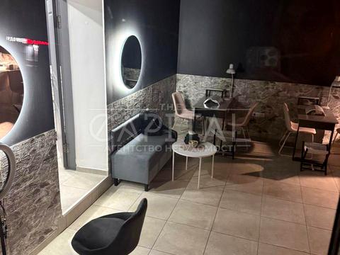 комерційна за адресою Лондонська вул. (Пітерська), 7