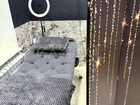 комерційна за адресою Лондонська вул. (Пітерська), 7