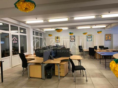 комерційна за адресою Лариси Руденко вул., 6