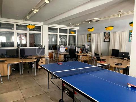 комерційна за адресою Лариси Руденко вул., 6