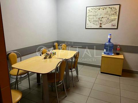 комерційна за адресою Лариси Руденко вул., 6