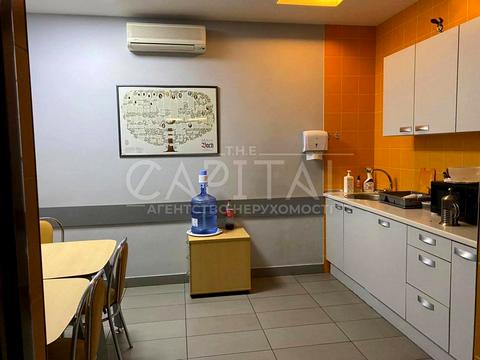 комерційна за адресою Лариси Руденко вул., 6