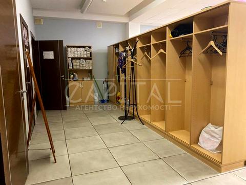 комерційна за адресою Лариси Руденко вул., 6