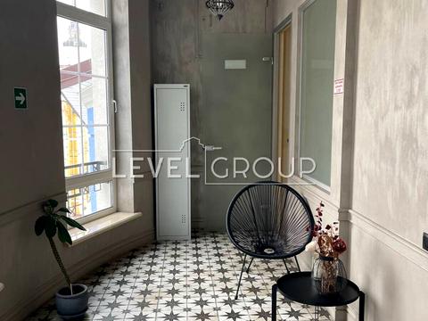 комерційна за адресою Дегтярна вул., 6