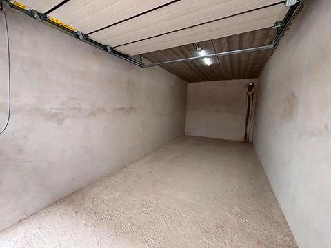 коммерческая по адресу Высочана ул., (Будинок 18)