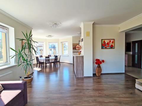 будинок за адресою с. Погреби, Яблунева