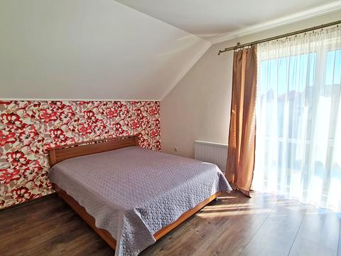 будинок за адресою с. Погреби, Яблунева