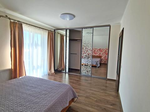 будинок за адресою с. Погреби, Яблунева