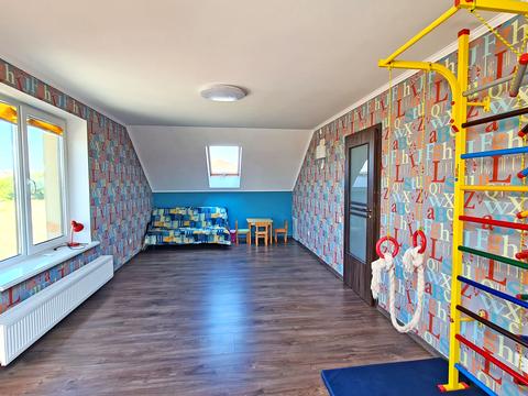 будинок за адресою с. Погреби, Яблунева