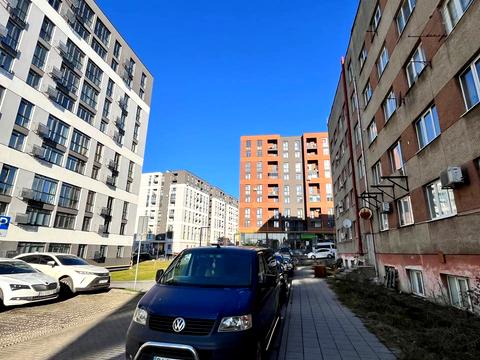 комерційна за адресою Зелена вул., 206