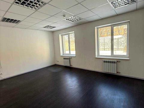 комерційна за адресою Якубенківська вул. (Тропініна), 4б