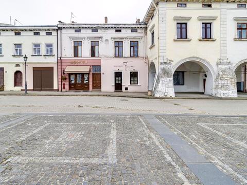 комерційна за адресою Жовква, Вічева пл., 2