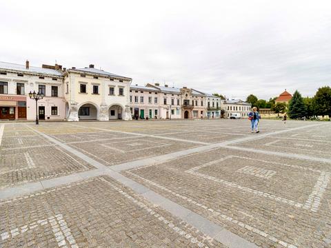 комерційна за адресою Жовква, Вічева пл., 2