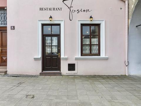 комерційна за адресою Жовква, Вічева пл., 2