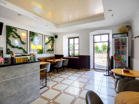 комерційна за адресою Жовква, Вічева пл., 2