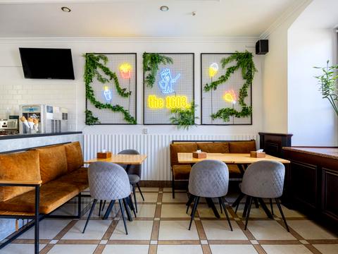 комерційна за адресою Жовква, Вічева пл., 2