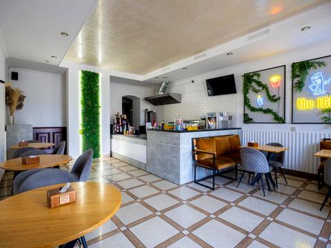 комерційна за адресою Жовква, Вічева пл., 2