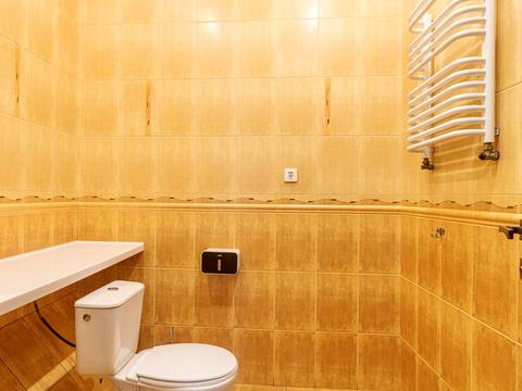 комерційна за адресою Жовква, Вічева пл., 2