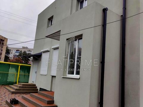 комерційна за адресою Робітнича вул., 1