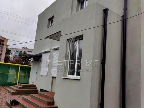 комерційна за адресою Робітнича вул., 1