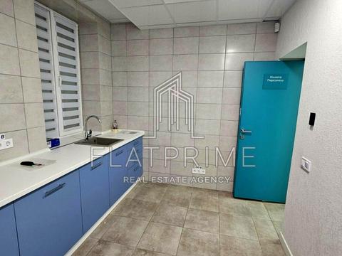 комерційна за адресою Робітнича вул., 1