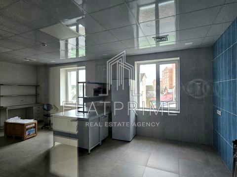 комерційна за адресою Робітнича вул., 1